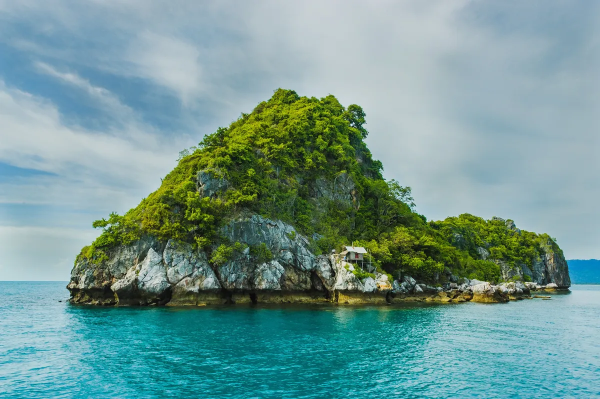 Experience the extraordinary with a day trip from Tokyo! 10 must-visit deserted islands and remote islands in Kanto