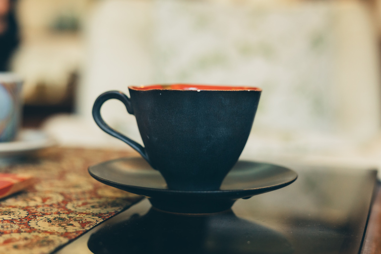 京都・清水焼の手びねり陶芸体験。日常のノイズを取り除き、心静かに土