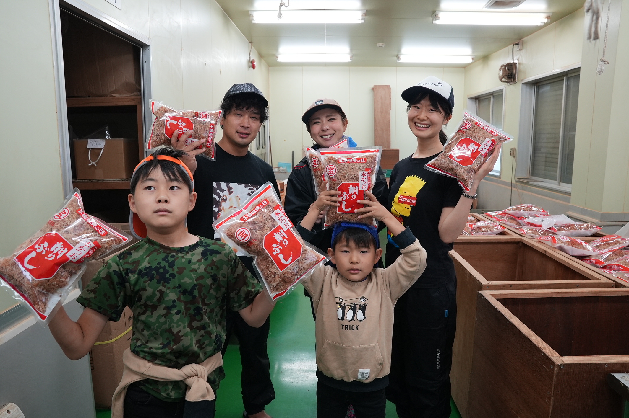 【奄美】期間限定！カツオの一本釣り＆釣った魚をさばこう
＜昼食バイキング付き＞ / 釣った魚をさばく＆かつお節を作ろう