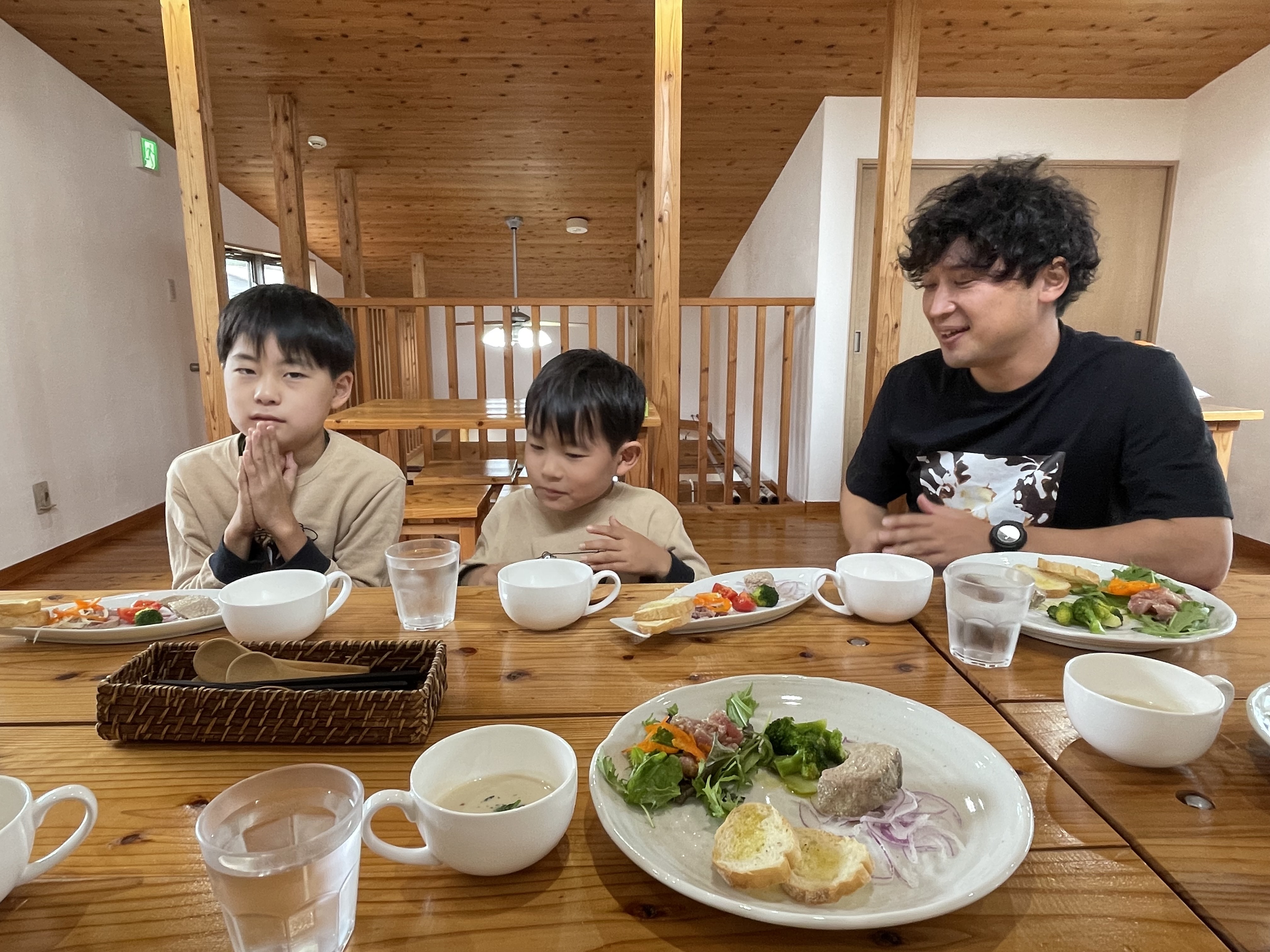 【奄美】世界最速⁉ その日にあがったカツオ・マグロをさばこう
＜コース料理付き＞ / 選りすぐりの新鮮な魚のコース料理