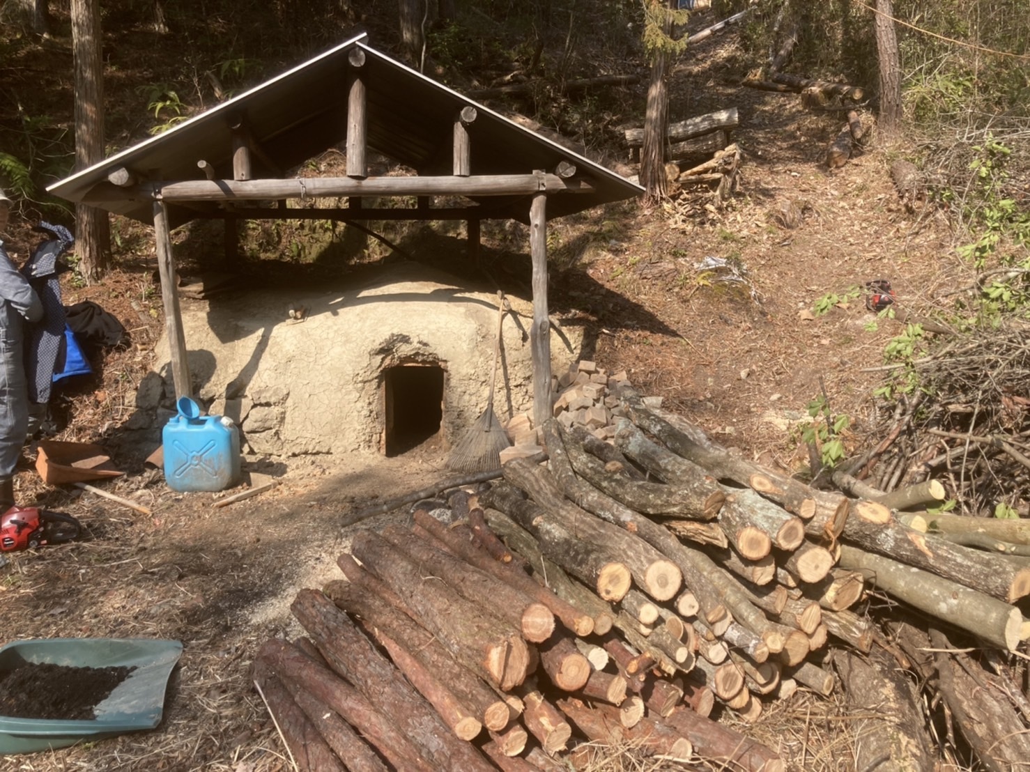 Local charcoal: a rural-life experience with charcoal-grilled local ingredients and freshly cooked terrace-grown rice / Daichi's passion for charcoal