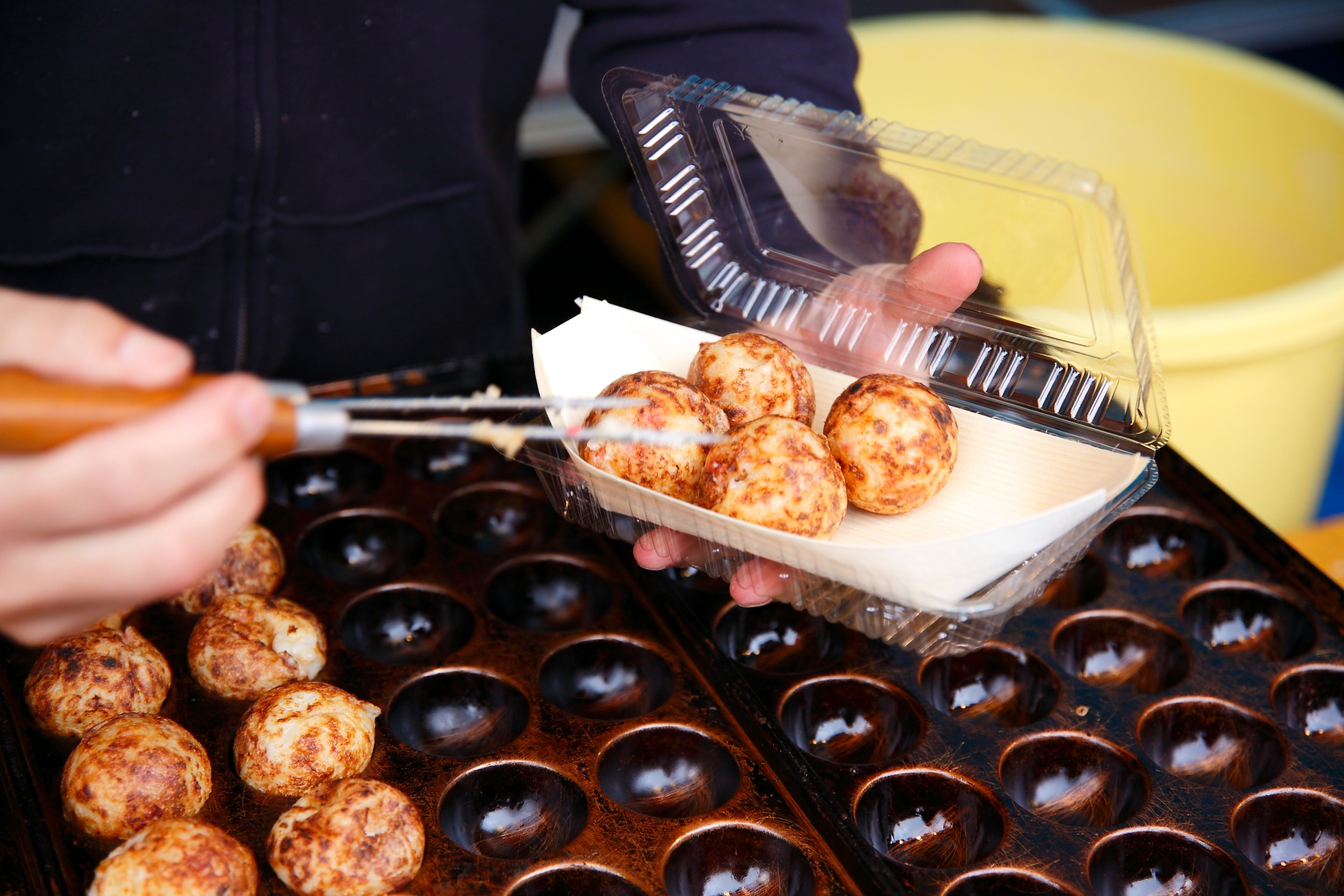 【食べ放題付き】大阪でたこ焼き作り！お店の本格機材で絶品のたこ焼きを作って食べよう！ / たこ焼き屋店主が絶品たこ焼きの焼き方を伝授