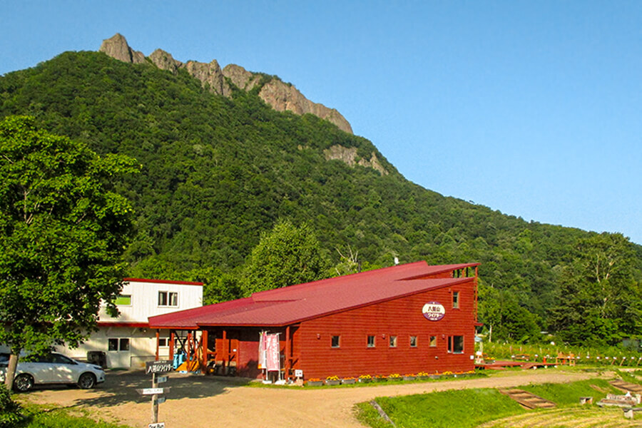 【北海道・札幌】
ぜいたく・まんぷく・ぽかぽか。
ワイナリーで極上デトックスキャンプ⛺ / 八剣山のふもと、ブドウ畑キャンプ場で、
「さっぽろ地ワイン」を楽しむ🍇