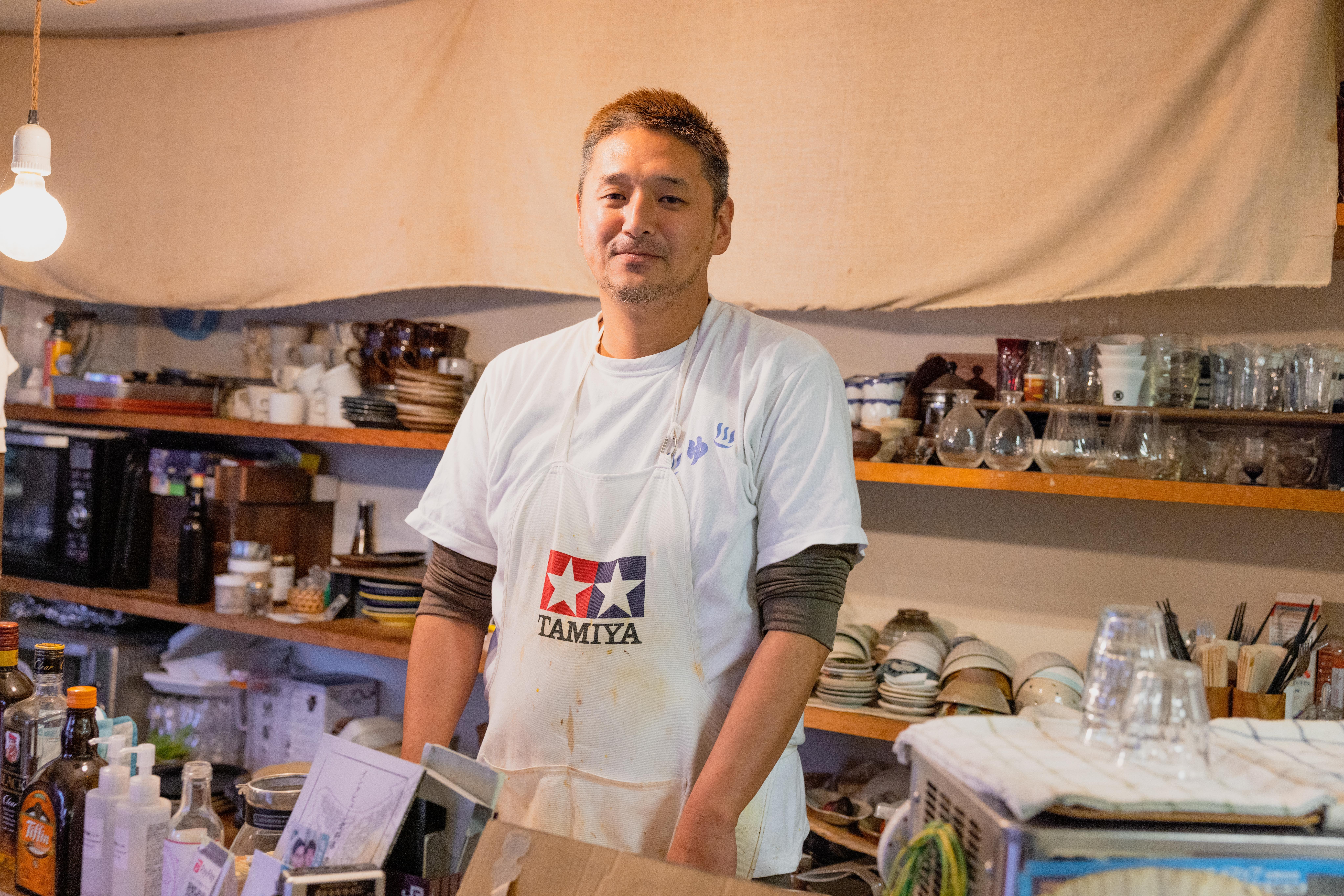 【募集型企画】【2泊3日モニターツアー】〜自然豊かな島で、アートや食、人と暮らしの豊かさに触れる旅〜《3/10(金)〜12(日) 2泊3日ツアー》（レンタサイクル・宿泊・BBQ・学び） / 「カレー喫茶 異邦人」で地元の食材をふんだんに使った料理を堪能しよう！