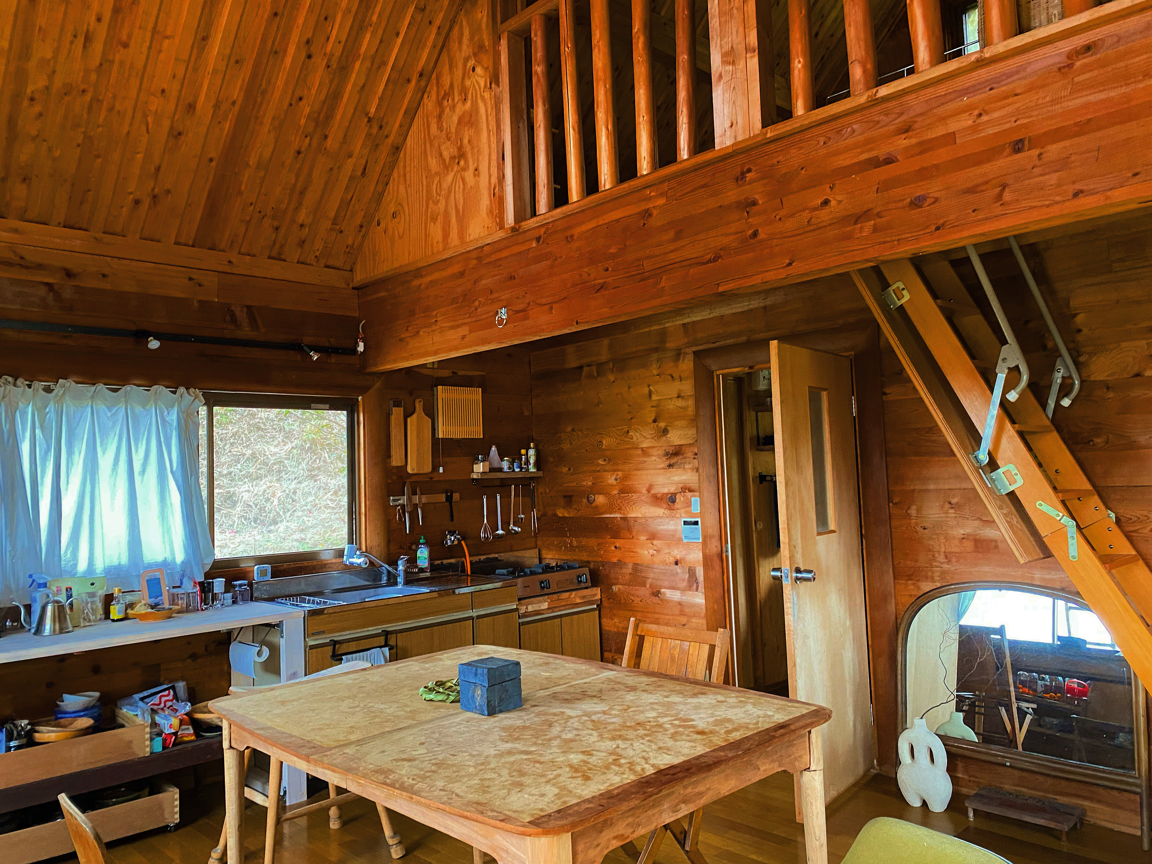 Connecting with and blending into nature: discovering how things connect in a hidden corner of Okayama / A cottage stay with the warmth of family time