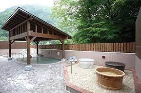 【北海道・札幌】
ぜいたく・まんぷく・ぽかぽか。
ワイナリーで極上デトックスキャンプ⛺ / 冬に行きたい、絶景雪見風呂♨
名湯「小金湯」とサウナで全身デトックス☃