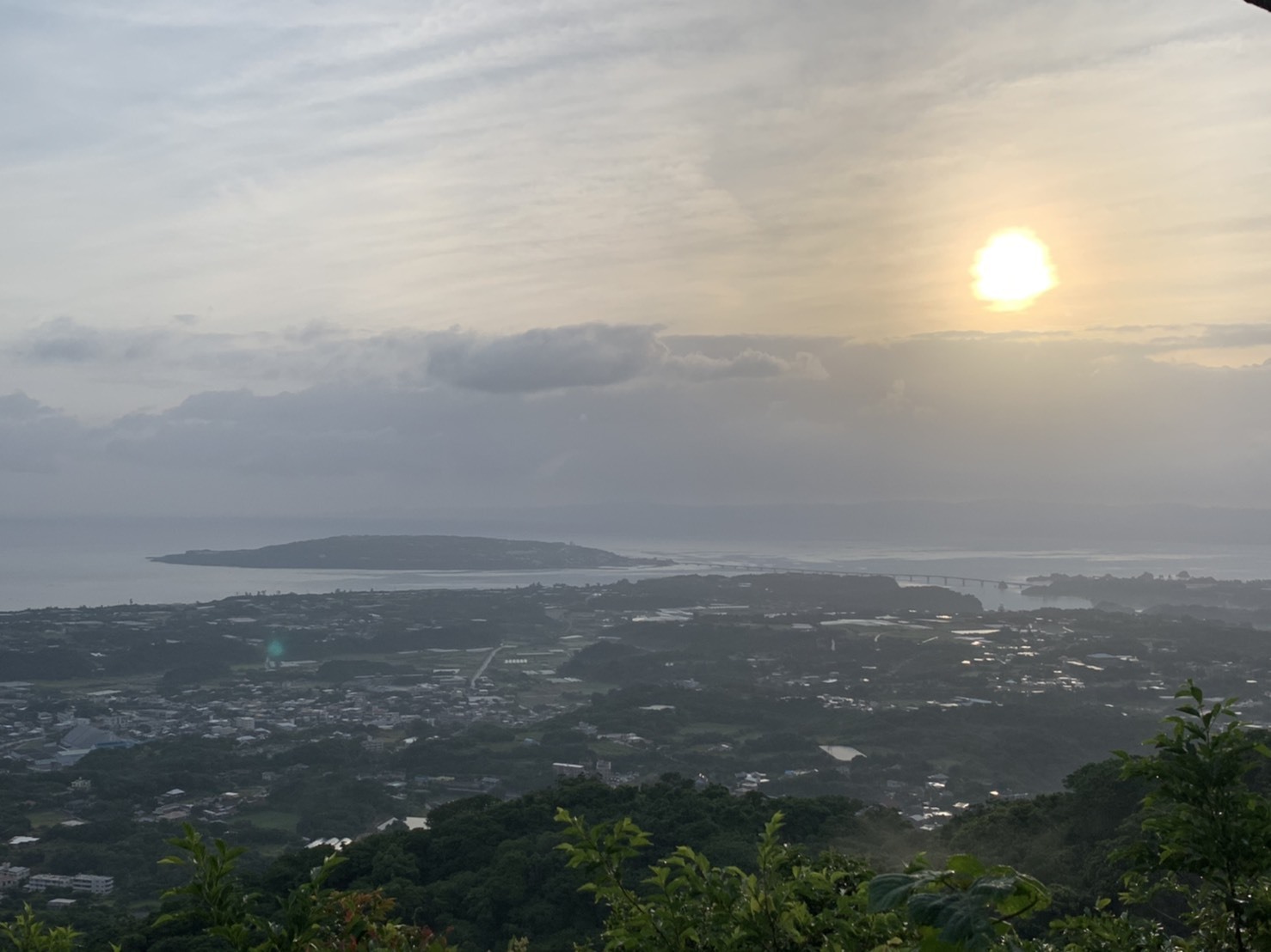 【北部】海も山も欲張りキャンプ⛺
～穴場ビーチと絶景な山を満喫～
＜キャンプ道具込み＞ / 夕陽を見ながら夜ごはん🍴