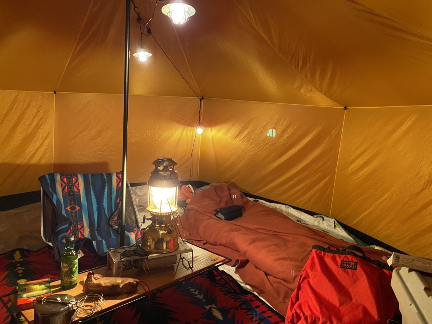 【苫小牧】大自然の中で本格キャンプ飯＆動画鑑賞
＜キャンプ道具・３食・温泉付き＞ / すぐ近くには雄大な樽前山
そしてテントの中は快適空間