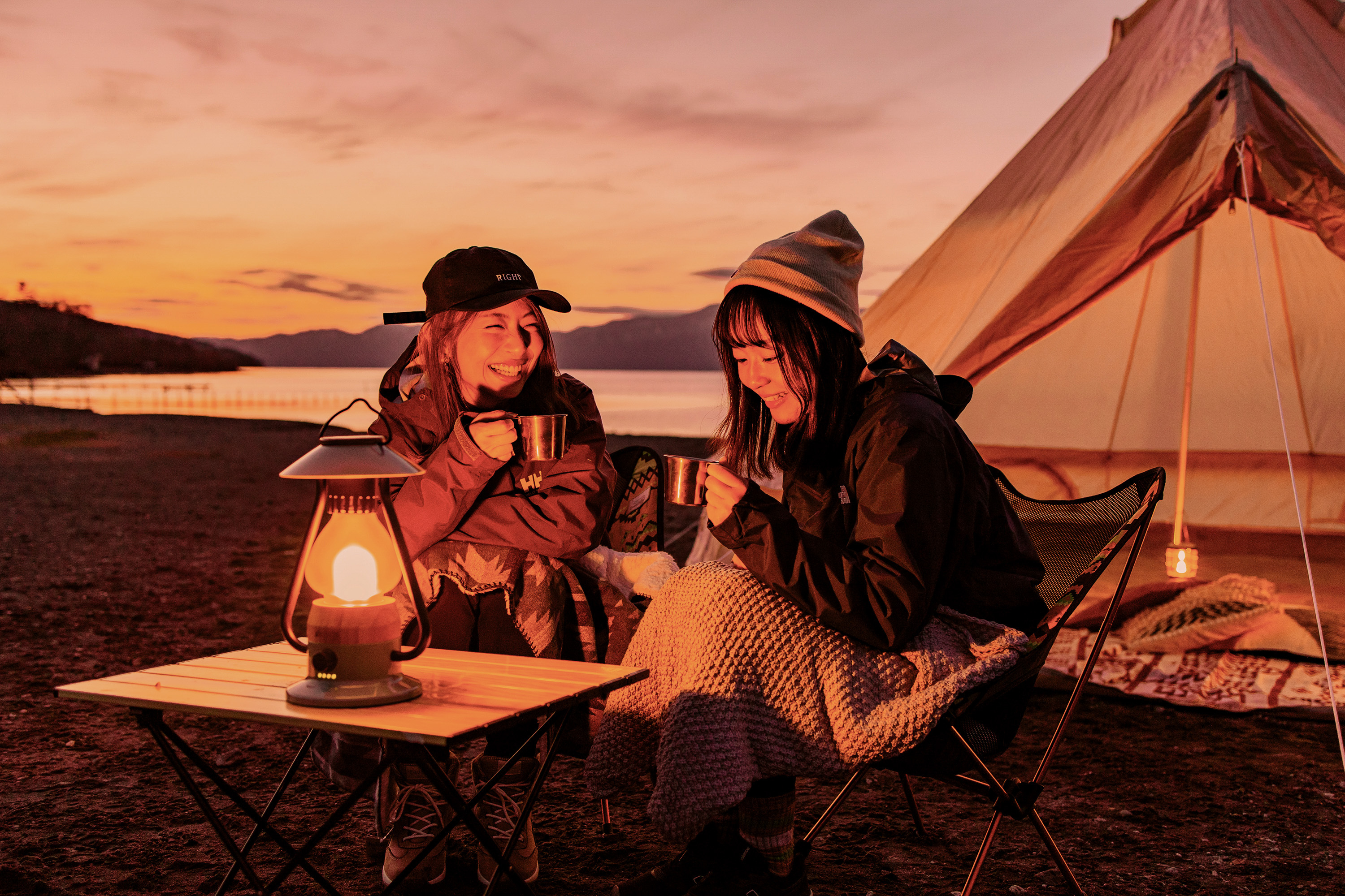 【ニセコ】地元食材で贅沢BBQ＆
ワイルドキャンプ旅
＜キャンプ道具・お土産コーヒー付＞ / 豆から選べる！
冷えた体に染み渡るコーヒー