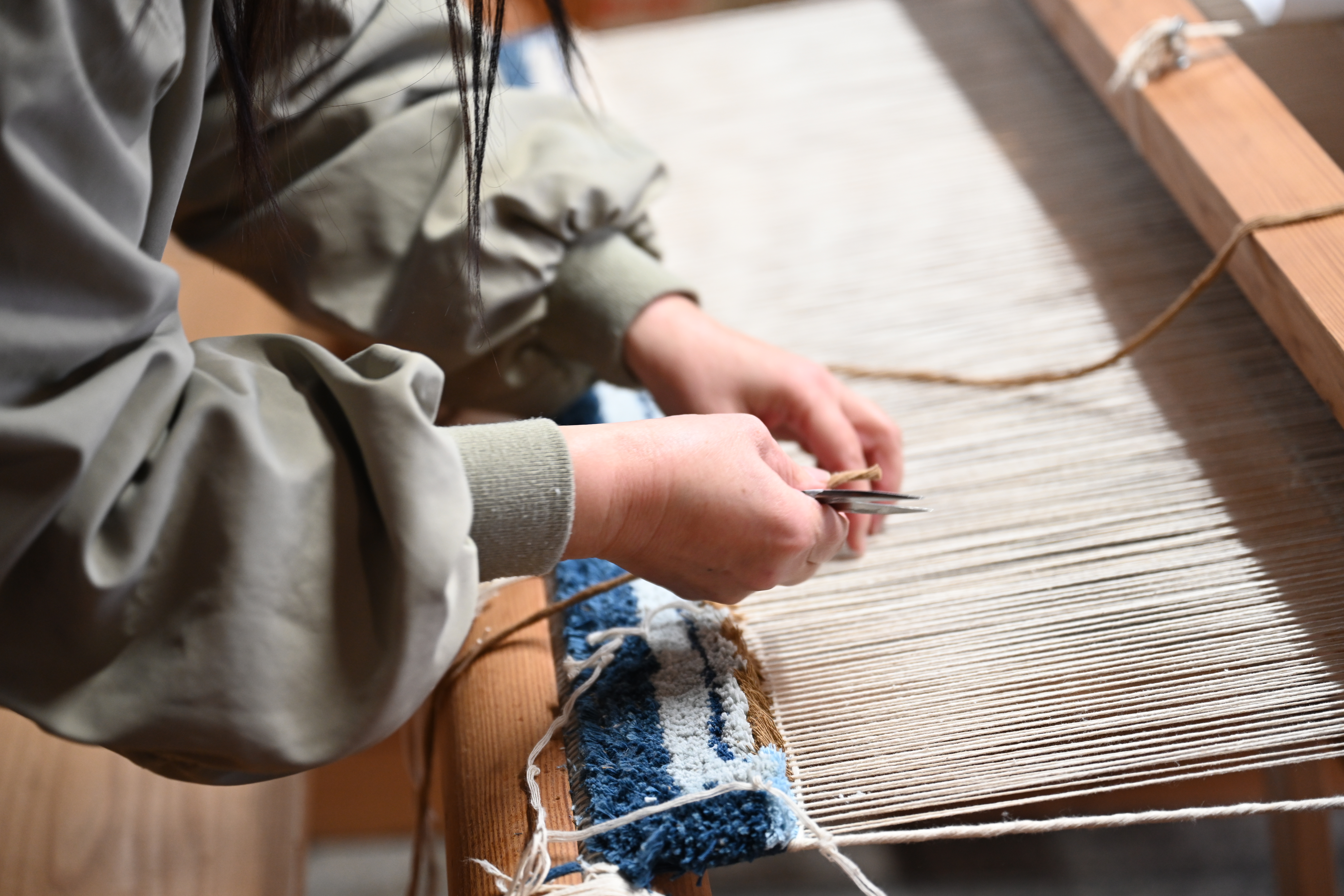 手のひらサイズの赤穂緞通体験 手織りブローチを作成しよう（女性向けプラン） / 赤穂緞通を知ろう