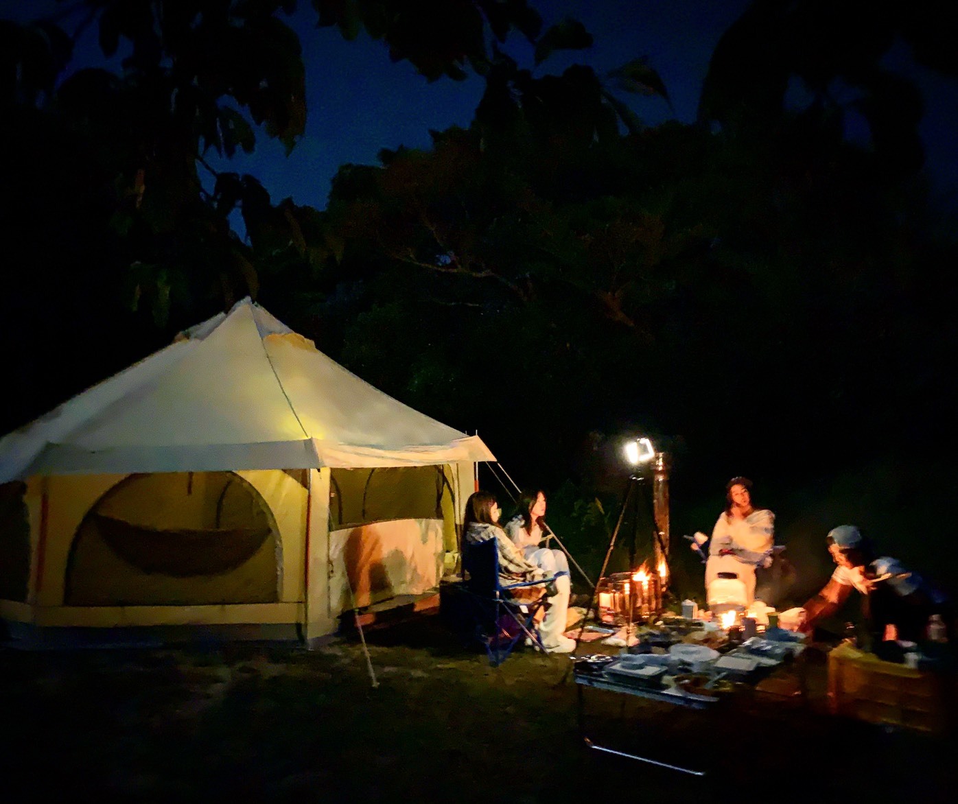 【北部】海も山も欲張りキャンプ⛺
～穴場ビーチと絶景な山を満喫～
＜キャンプ道具込み＞ / 焚火を囲んでマシュマロ🔥
夜は満点の星空を眺めよう🌟