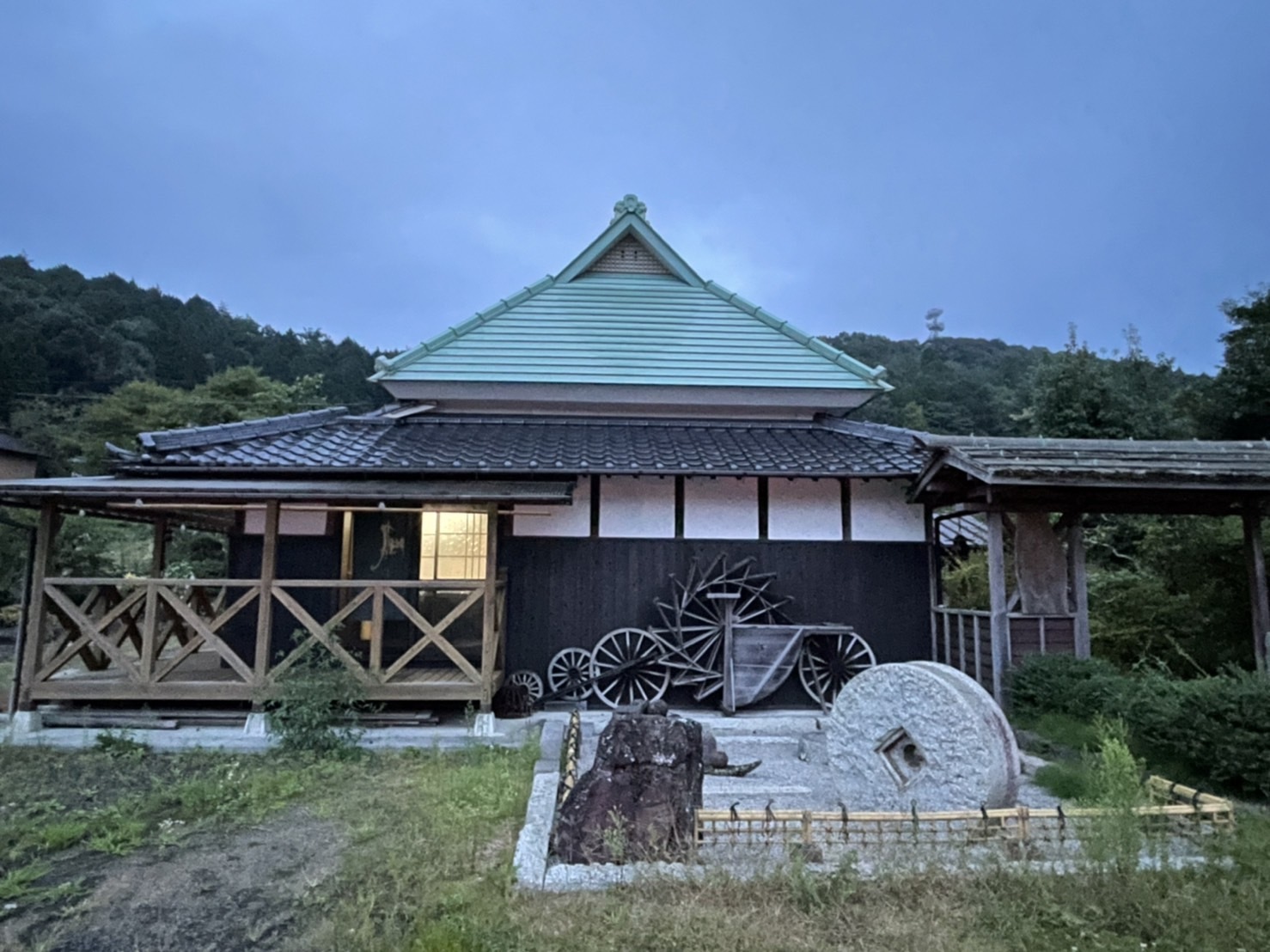 Okayama: self-sufficient above the clouds, a villager experience that feels like home / Gathering around the irori hearth and blending into the village