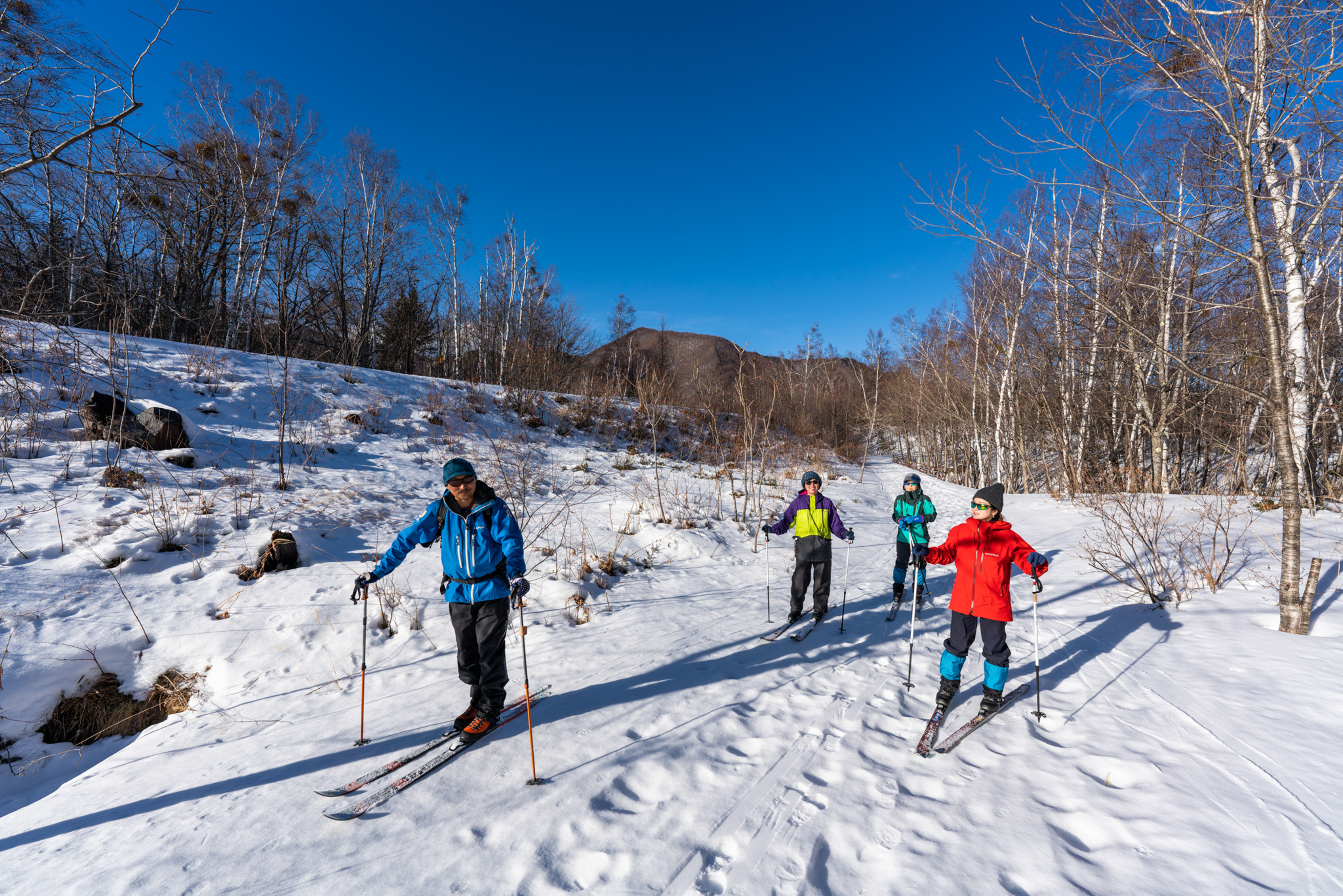 Learning nature-skiing basics on gentle slopes