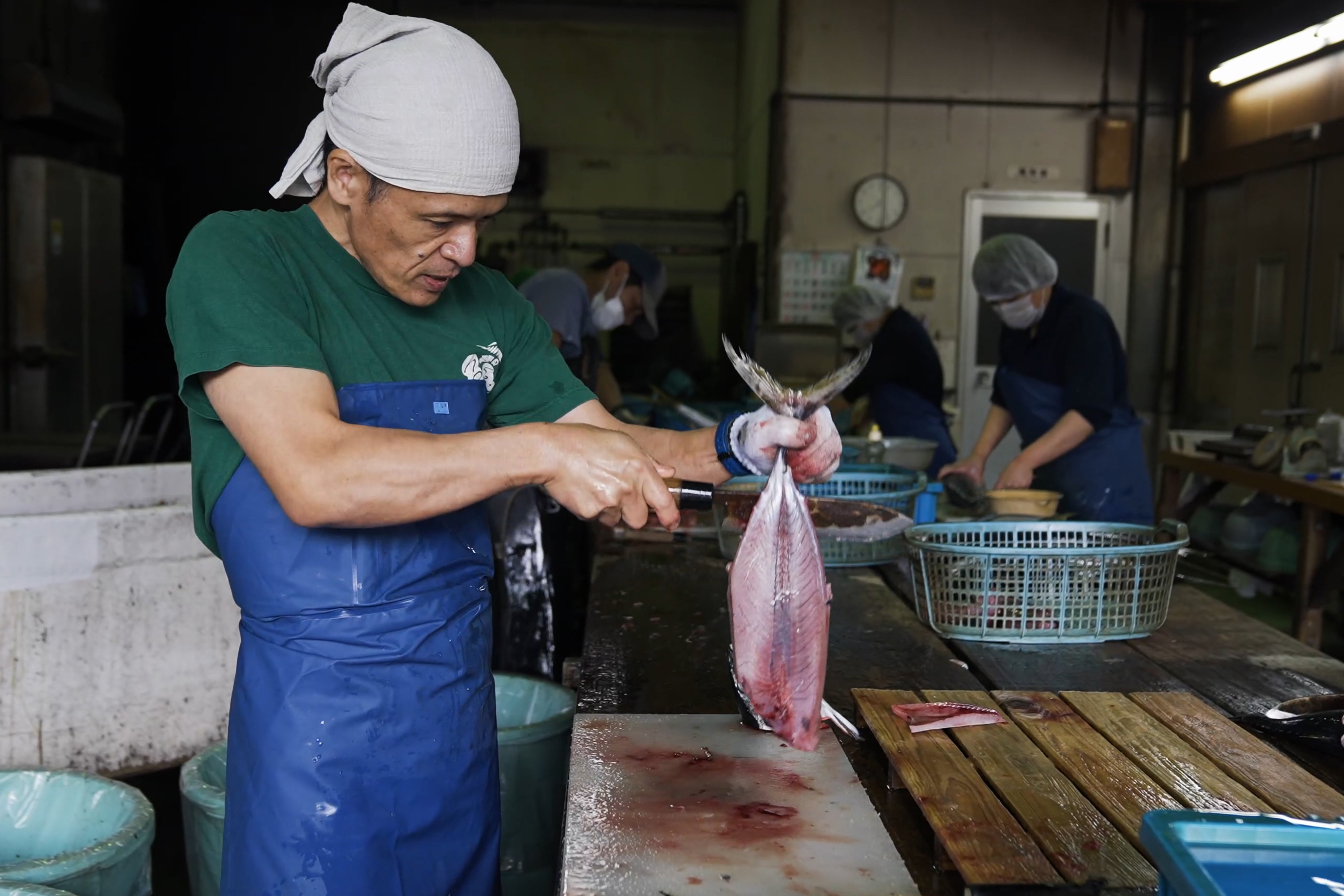 【奄美】世界最速⁉ その日にあがったカツオ・マグロをさばこう
＜コース料理付き＞ / 世界最速⁉
その日にあがったカツオ・マグロをさばこう