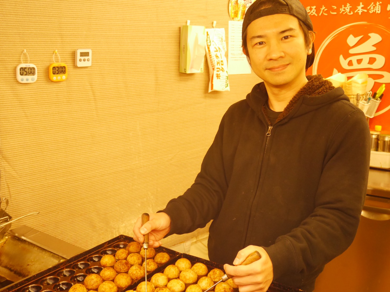 【食べ放題付き】大阪でたこ焼き作り！お店の本格機材で絶品のたこ焼きを作って食べよう！ / 本格機材を使ってたこ焼きを作れる！自分が作ったオリジナルのたこ焼きを楽しもう！