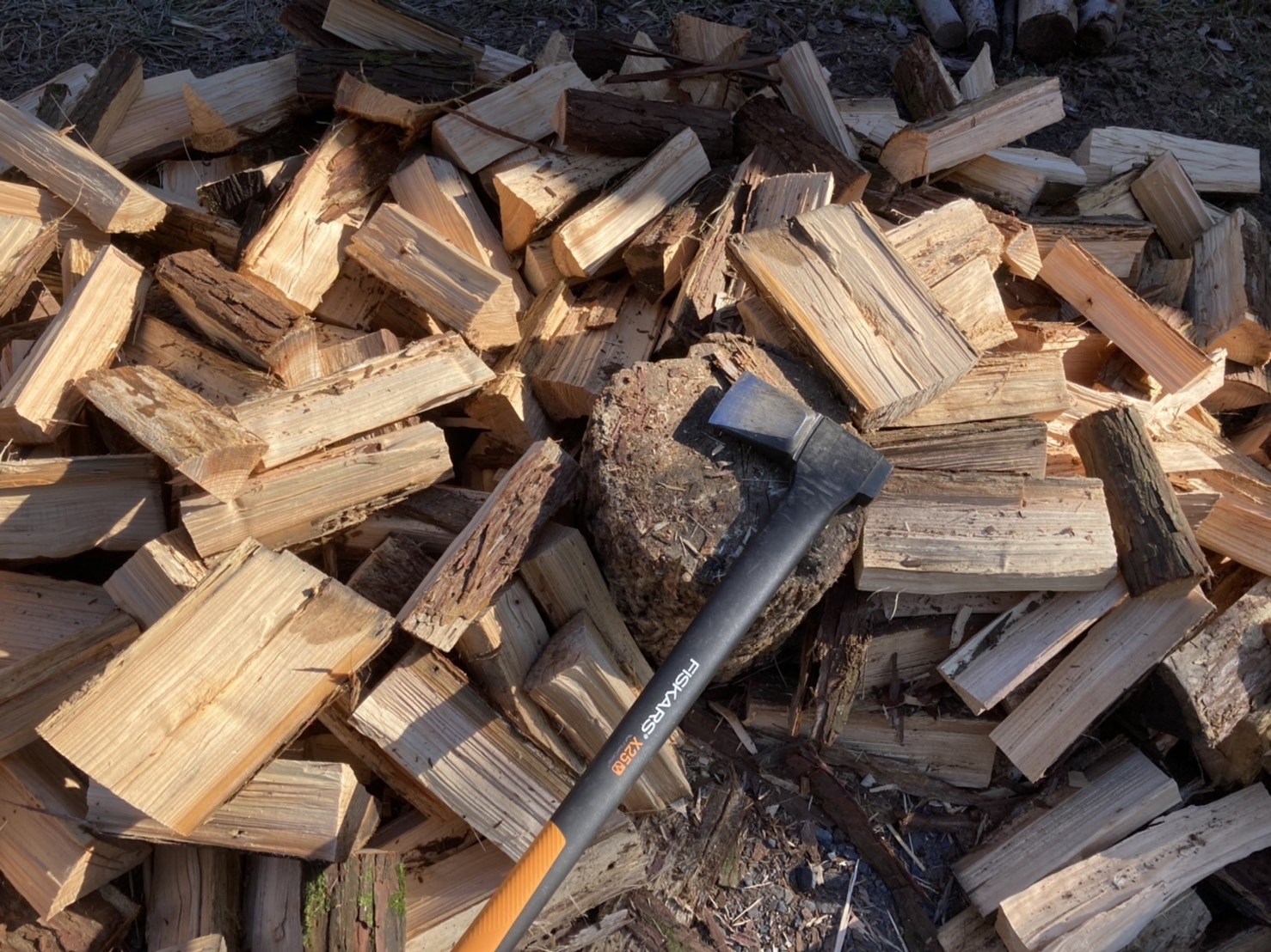 Local charcoal: a rural-life experience with charcoal-grilled local ingredients and freshly cooked terrace-grown rice / Learning deliciously about charcoal and firewood, Japan's eco fuels, produced and used locally