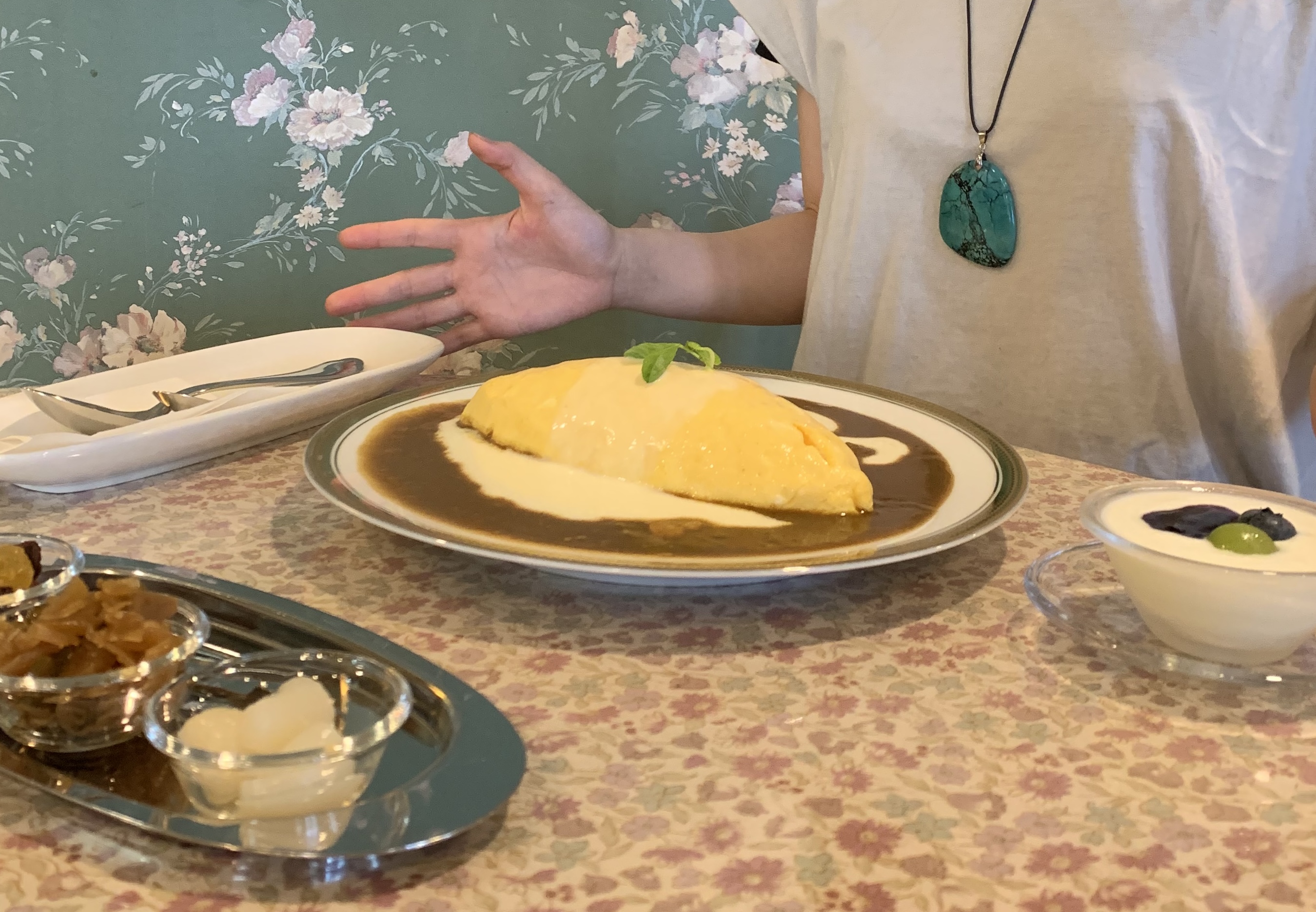 ツアー限定メニューのある飲食店に立ち寄る