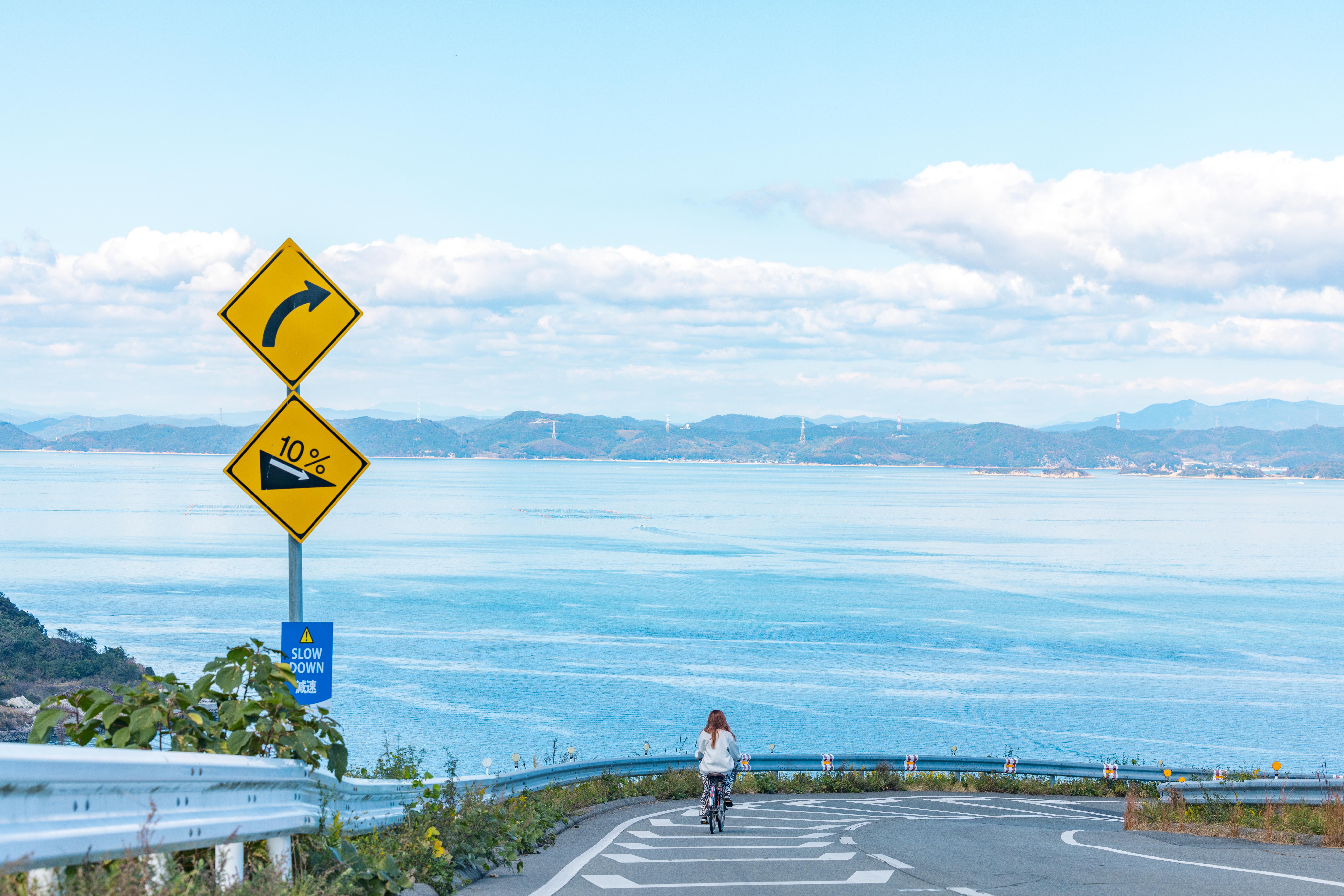 自然と暮らしとアートの島・豊島を巡る