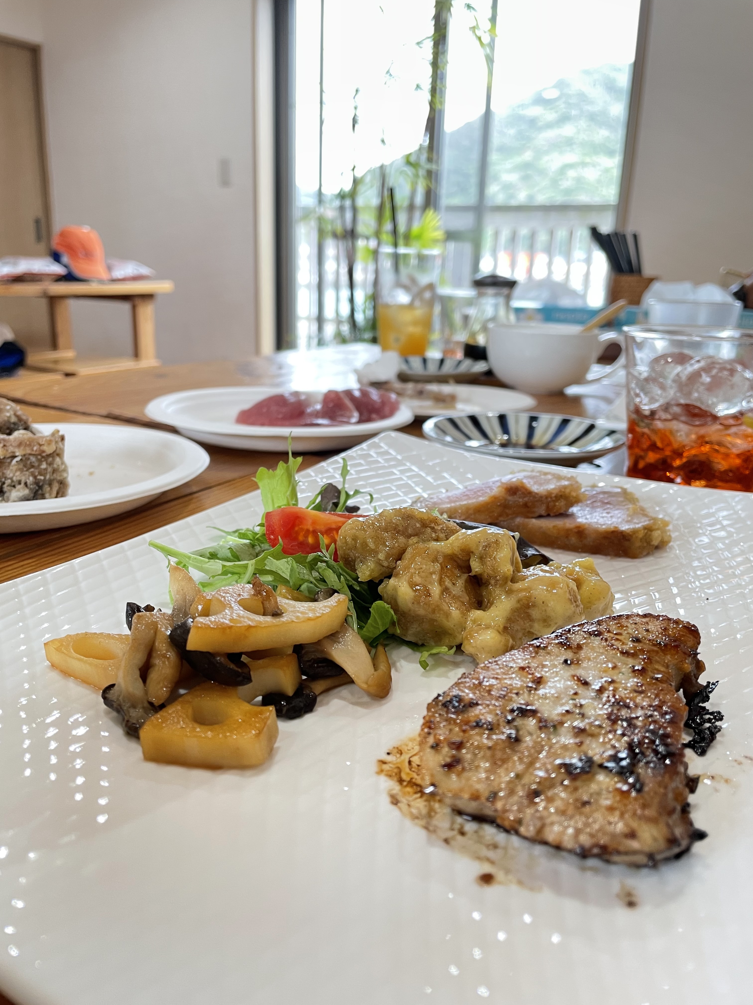 【奄美】世界最速⁉ その日にあがったカツオ・マグロをさばこう
＜コース料理付き＞