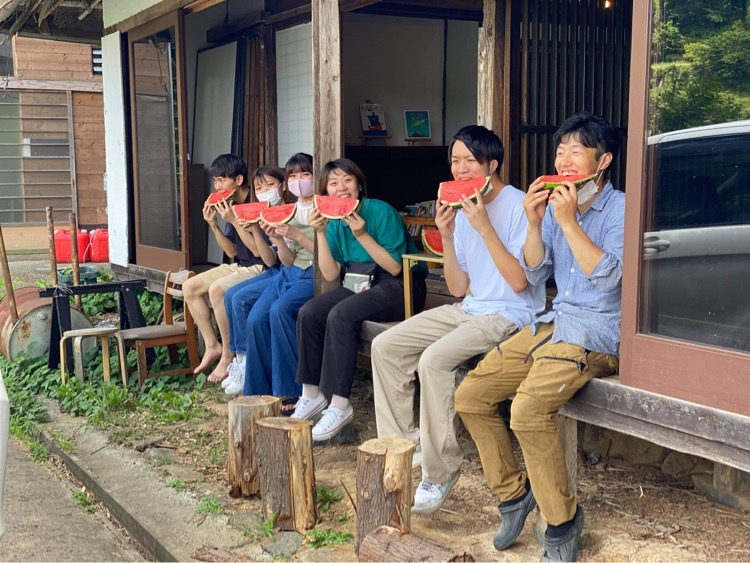 Okayama: self-sufficient above the clouds, a villager experience that feels like home / Gathering around the irori hearth and blending into the village