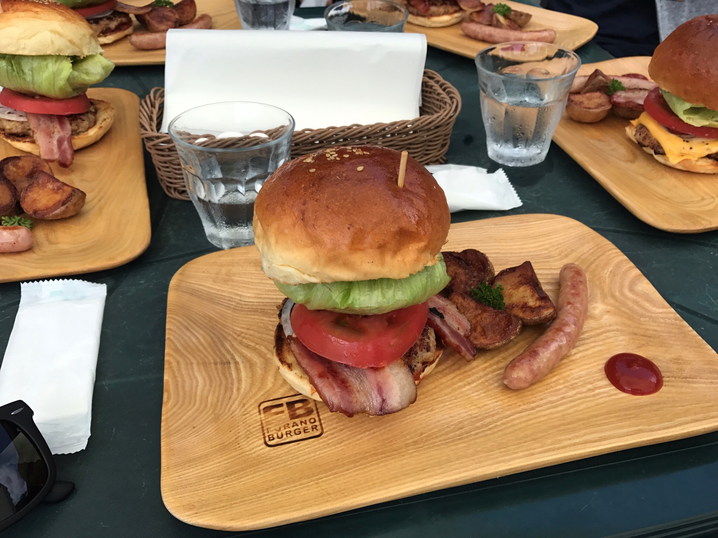 Furano and Biei: a tour of Hokkaido local food packed with flavor / Your local friend's favorite: a superb hamburger