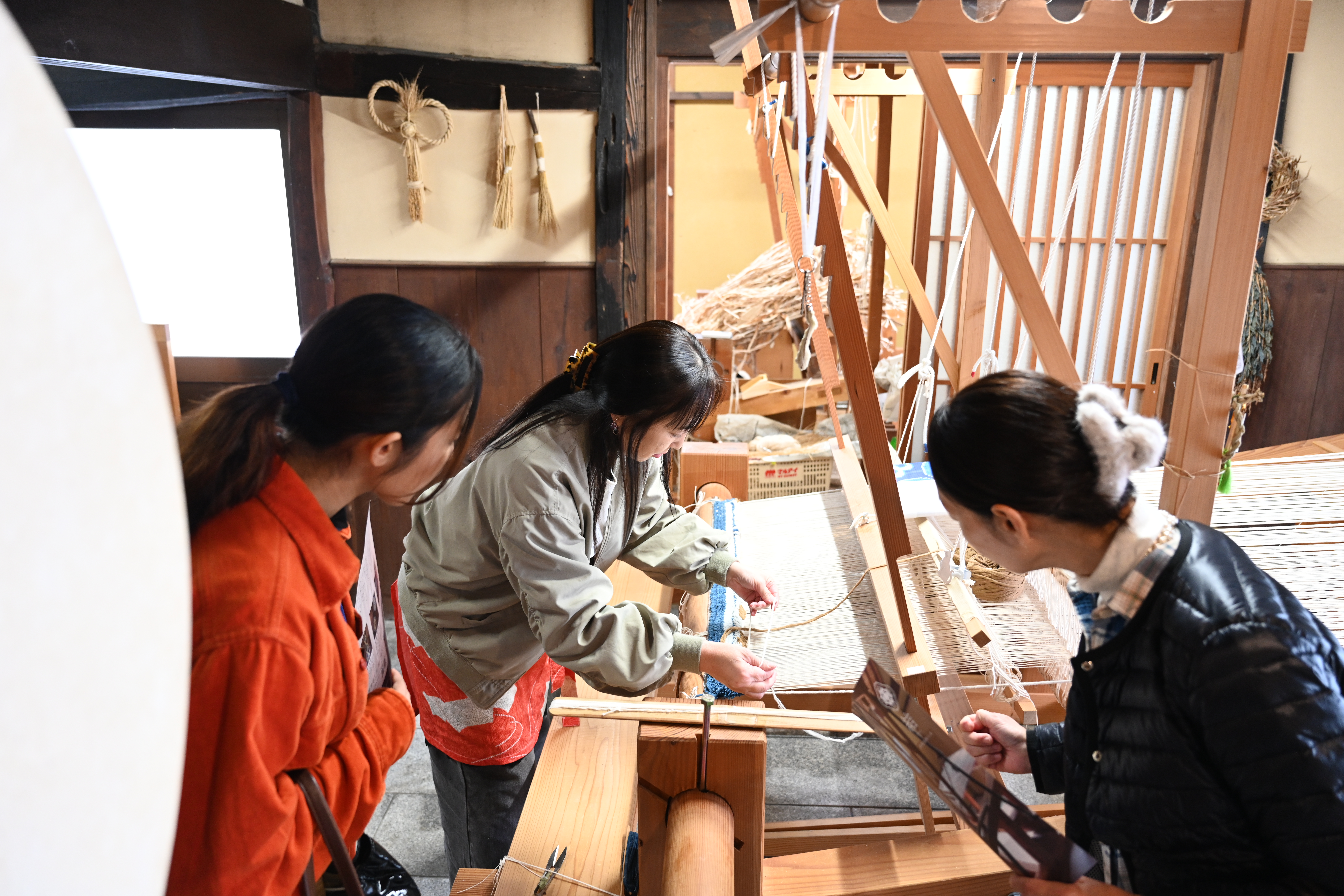 【赤穂緞通職人に教わる】こだわりが詰まったチャームを作成しよう / 赤穂緞通を知ろう