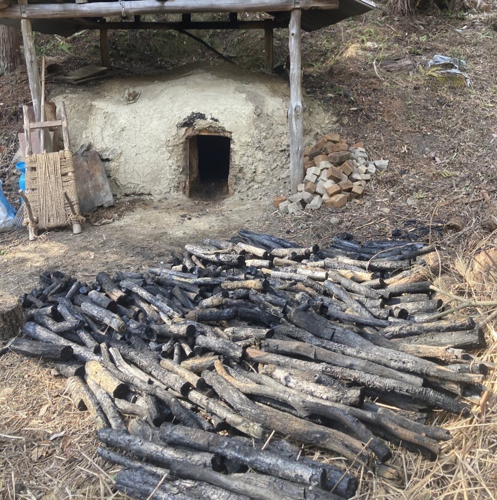 Local charcoal: a rural-life experience with charcoal-grilled local ingredients and freshly cooked terrace-grown rice / Learning deliciously about charcoal and firewood, Japan's eco fuels, produced and used locally