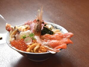 北海道の海鮮を贅沢に使った海鮮丼
