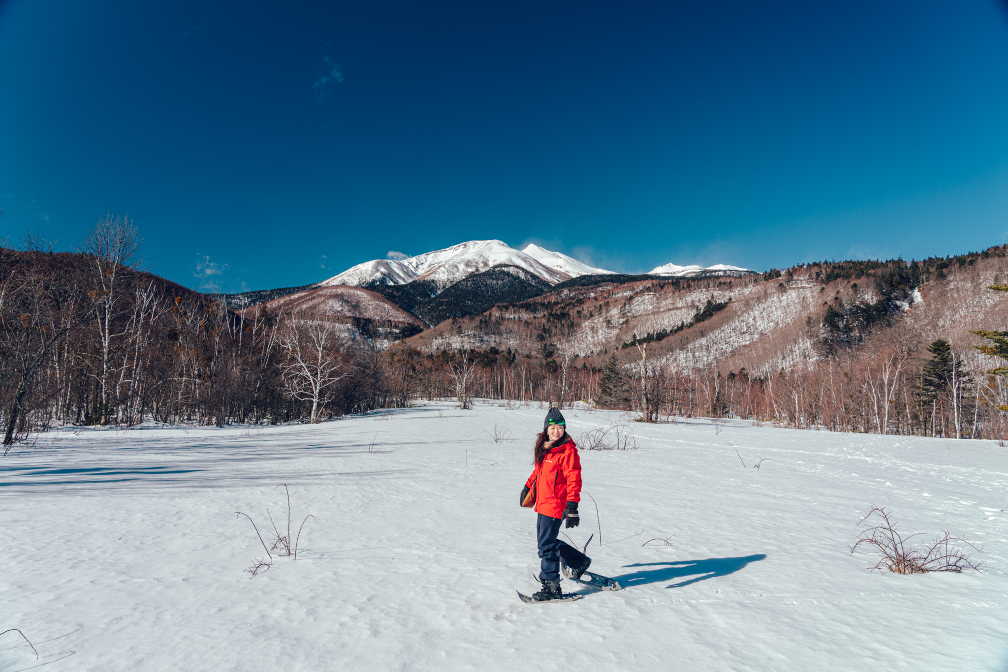 ふかふかの新雪をスノーシューで歩く
