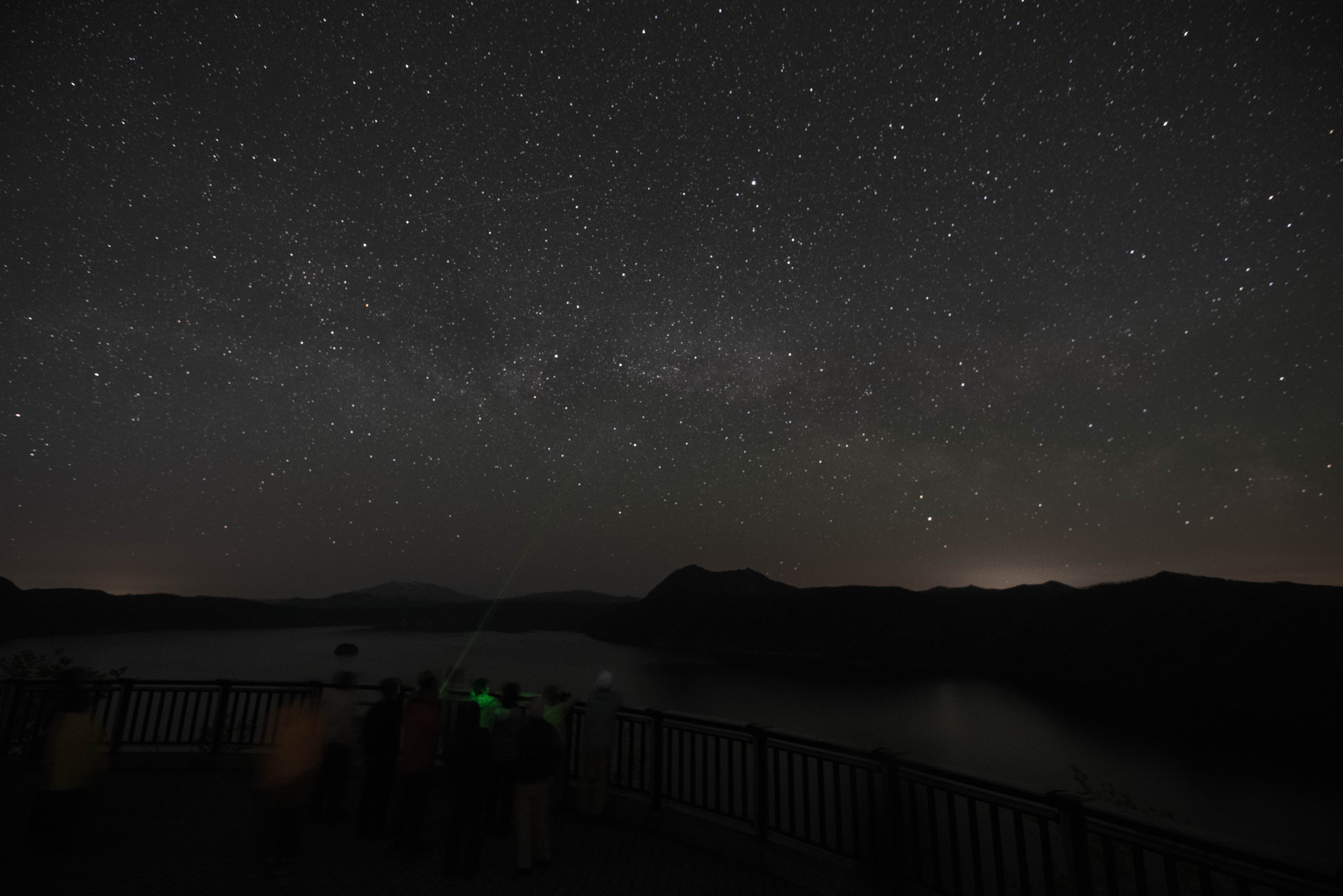 摩周湖の展望台で360度の星空