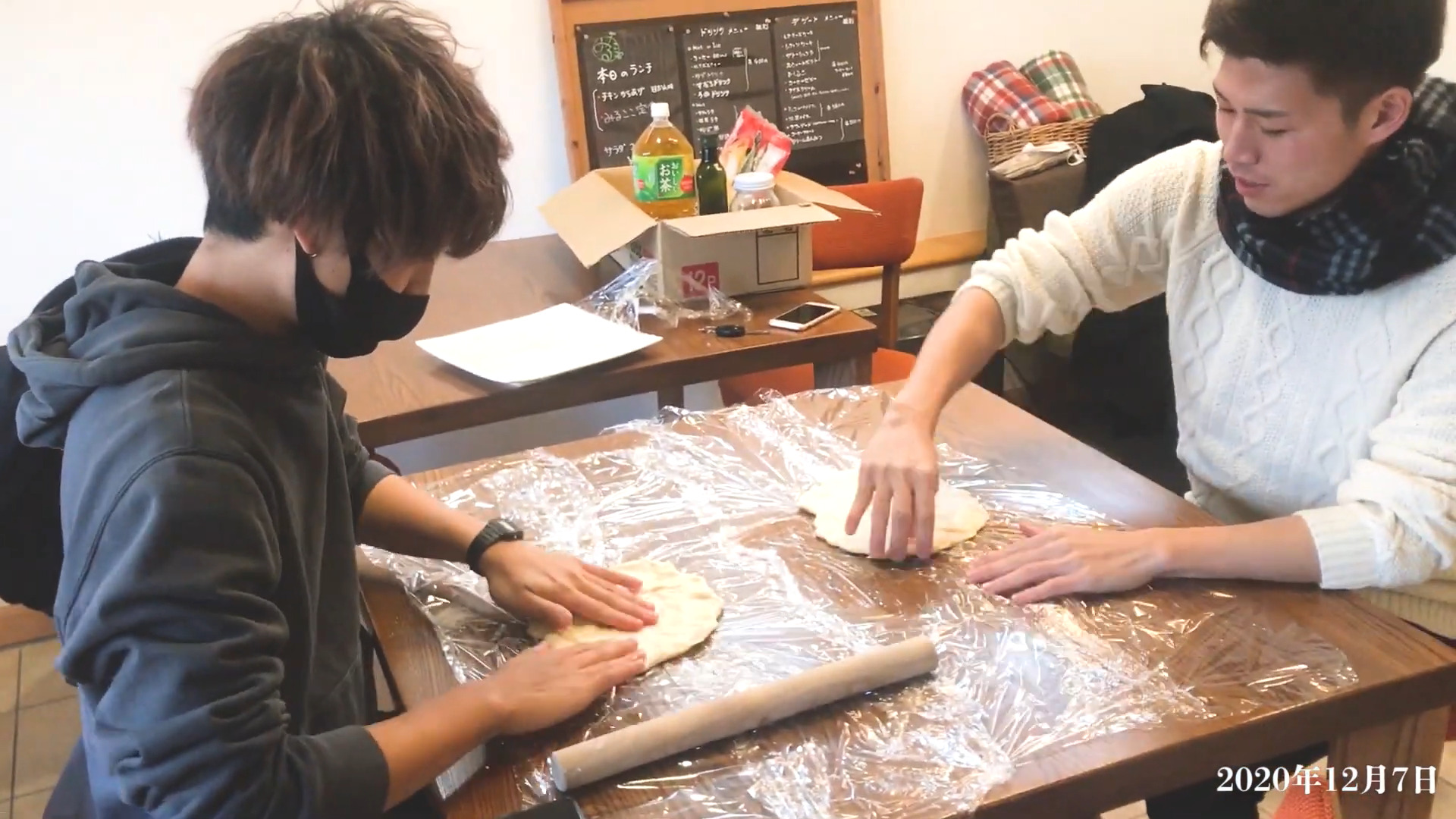 Sapporo: homemade pizza and smoked foods with Hokkaido ingredients / Homemade pizza from Hokkaido-flour dough, baked in a brick oven