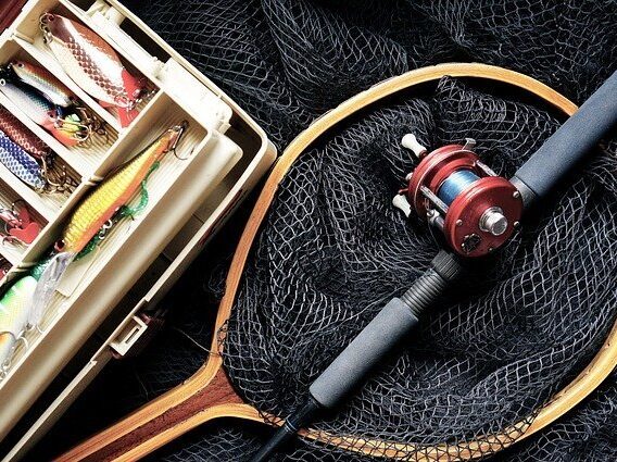 Shakotan: yellowtail fishing from a boat while gazing at Shakotan blue / Landing yellowtail off Shakotan