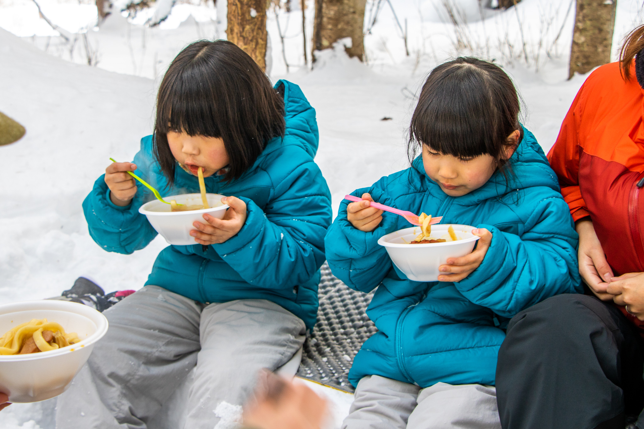五感を開いて、森を遊ぶ。
一面の白銀世界をひとり占めして
子供の探求心をくすぐる旅 / 大自然に腰を下ろして至高の腹ごしらえ
一緒にアウトドアクッキングしよう