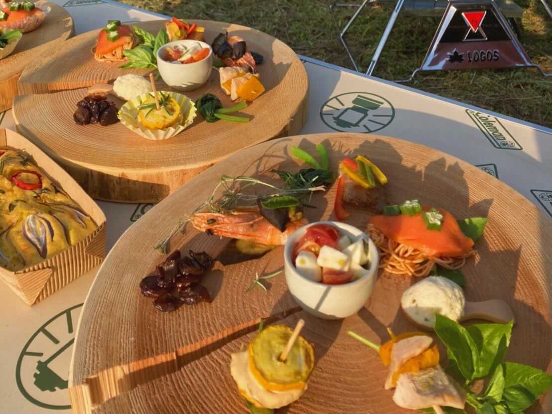 A forest trip to switch off from screens: a secluded waterfall and a Swedish torch / A French chef's one-plate meal and skillet dishes to reset your appetite