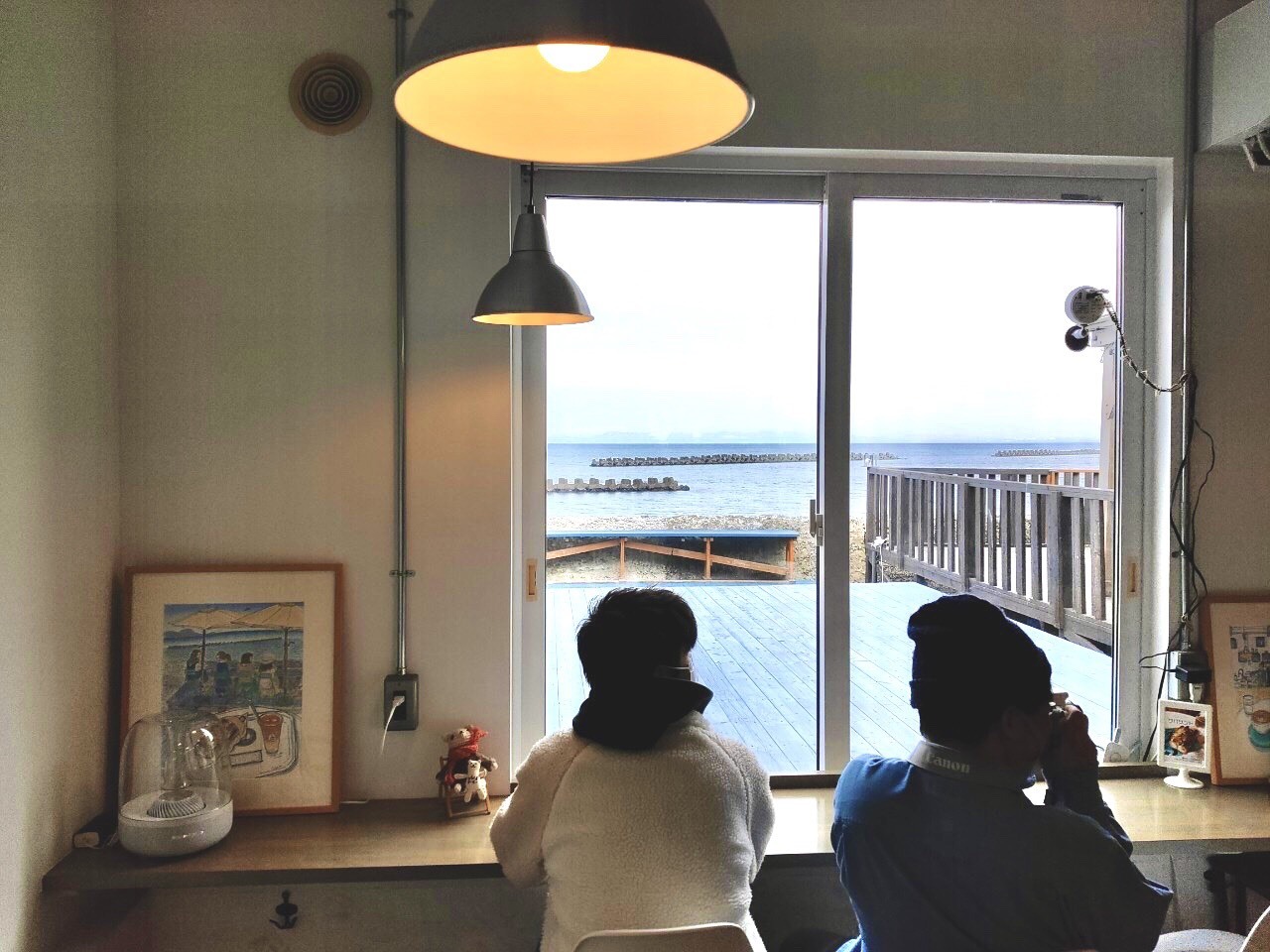 Otaru: touring stylish spots in retro, romantic Otaru / A break at Shirokuma Coffee looking out at the sea