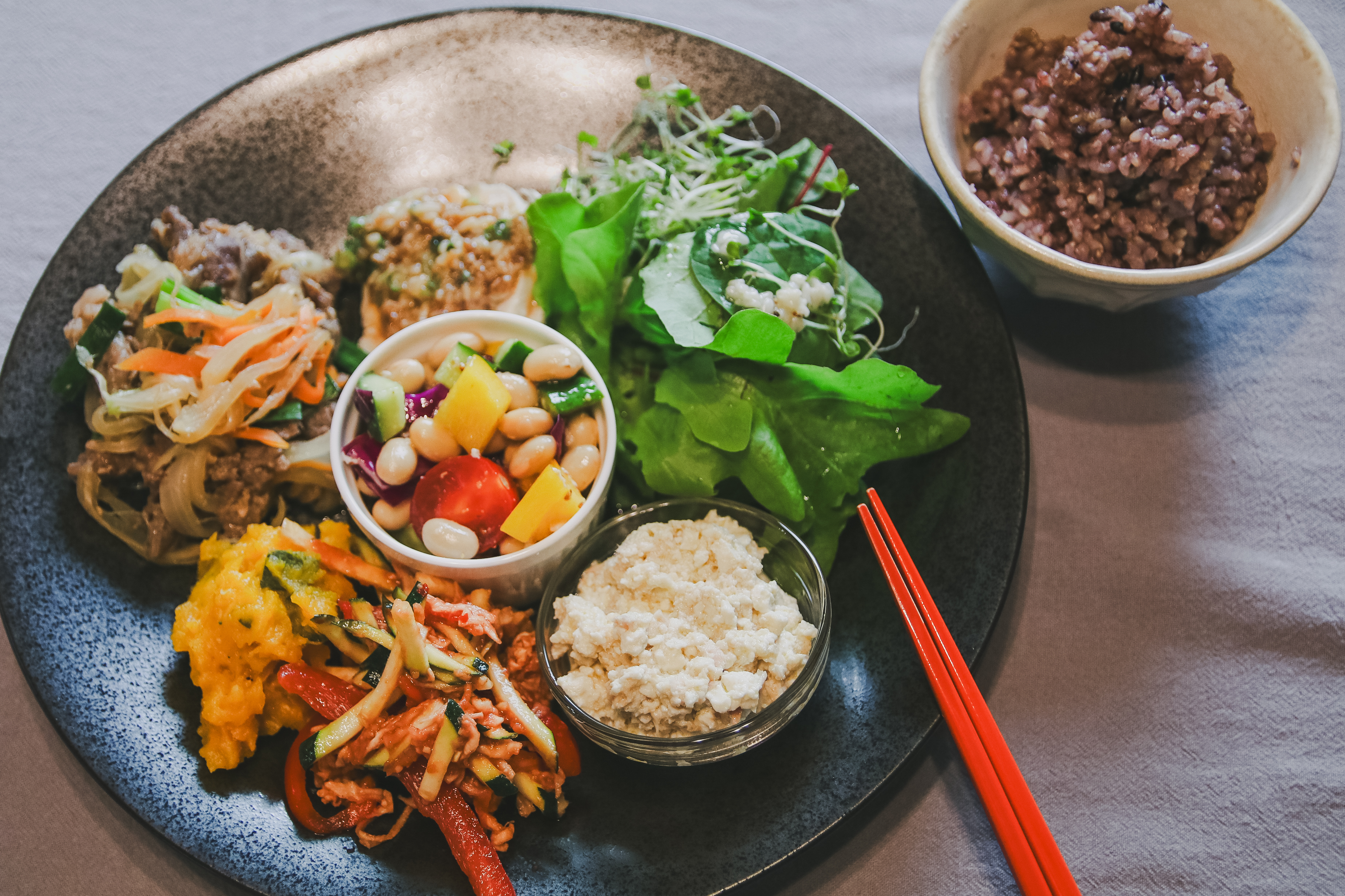 A gentle way of living with homemade salt koji and soy-sauce koji / The long-awaited meal: a koji lunch plate with clay-pot rice