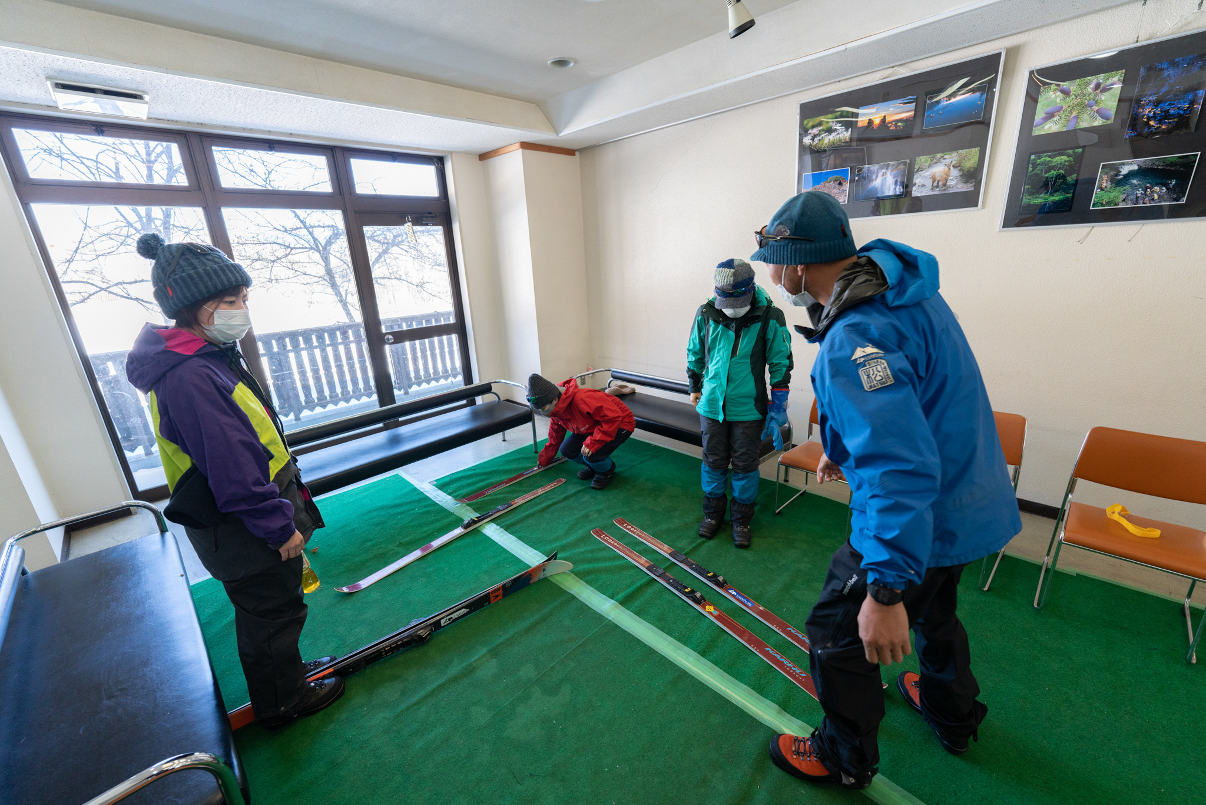 Enjoying nature: nature skiing through the forest / Trying nature skiing in Norikura Kogen